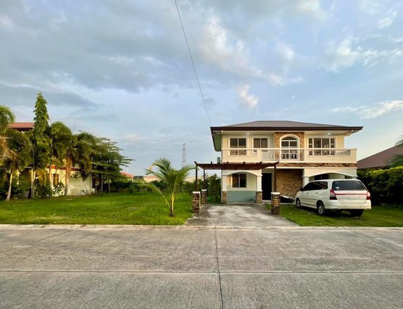 RUSH SALE TWO STOREY HOUSE WITH EXTRA LOT IN PAMPANGA NEAR CLUBHOUSE AND MAIN ENTRANCE