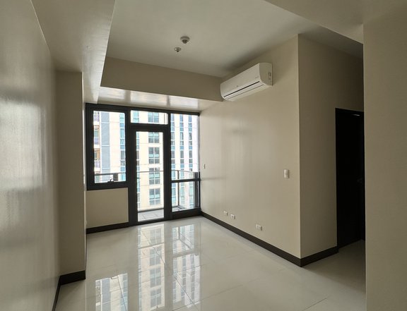 Rent to own 2BR condo for sale in Florence McKinley Hill near Enderun