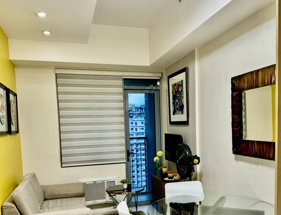 Good Deal! BGC 2 Bedroom Unit near Mitsukoshi at Park West, Bonifacio Global City, The Seasons