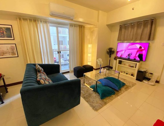 Fully furnished 2 Bedroom 2 Balconies End Unit Lumiere Pasig