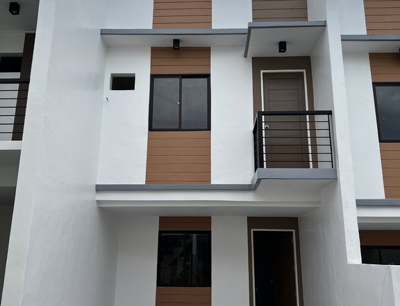 3-bedroom Townhouse For Sale in Cainta Rizal (Along Ortigas Avenue)