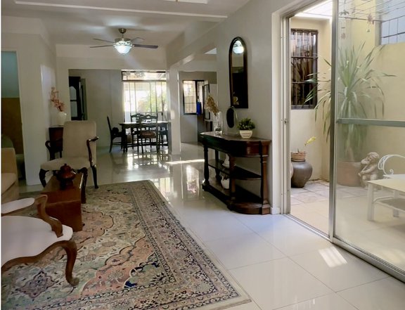 4 Bedroom Duplex (w/ RARE Ground Floor Bedroom Suite!). Vista Verde Executive Village