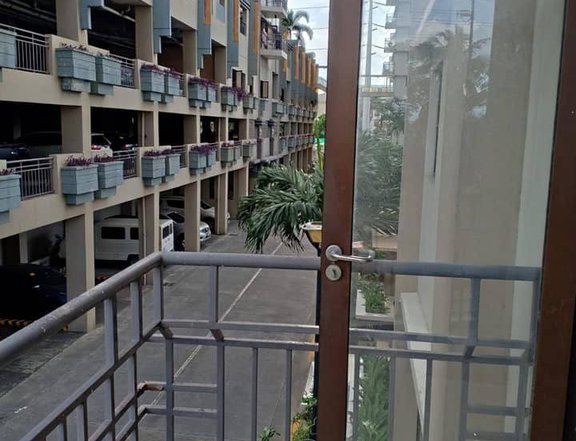 2 Bedroom with Balcony Condo in BGC For Rent