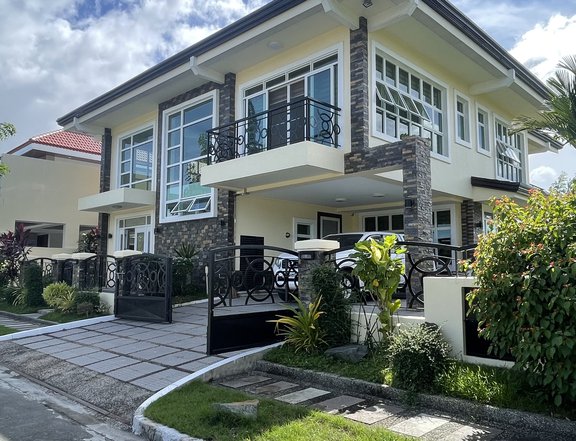 6-bedroom Single Detached House For Sale in Binan Laguna