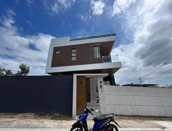 3BR Corner House & Lot for Sale in Taytay w/ View of Laguna de Bay