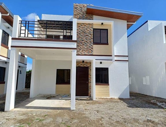 Mango Grove 4 bedrooms Single Attached Sto. Tomas Batangas Preselling