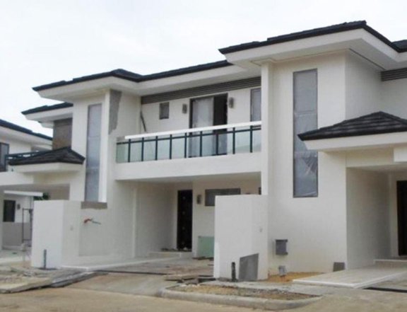 RFO 3 Storey 3BR Crescent House in Talamban Cebu City, PH near CIS