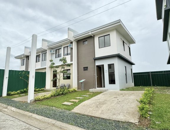 3BEDROOM TOWNHOUSE FOR SALE IN VERMOSA IMUS CAVITE.