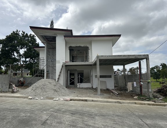 House for sale In Ridge Wood Heights Residential Estates Tagaytay City