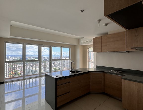 1 BEDROOM WITH BALCONY FOR SALE AT THE FORT READY FOR OCCUPANCY