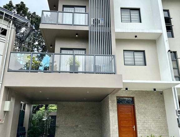 4-bedroom Townhouse with Amenities For Sale in Fairview Quezon City