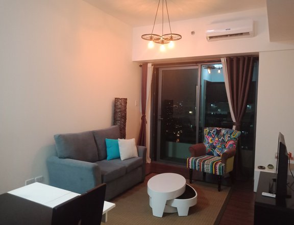 2 Bedrooms Condo For Rent in Shang Salcedo Place - Makati