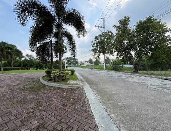 Affordable Corner Lot For Sale near Nuvali and Rockwell Laguna