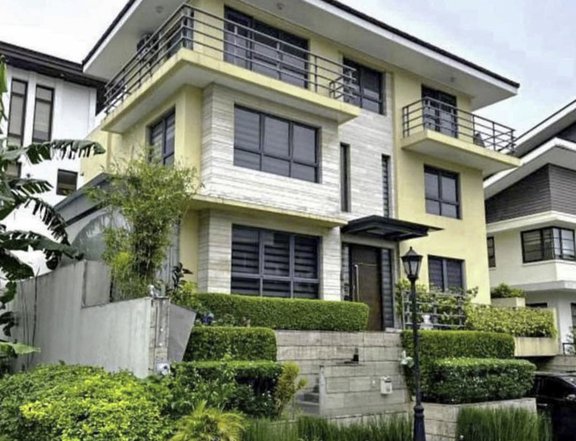House for Sale in Mckinley hill Village, Taguig City