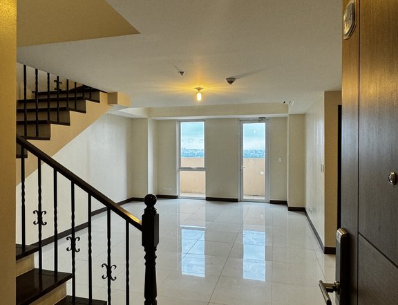 Rent to own 2 Bedroom Loft Penthouse Condo For Sale in St. Mark Residences McKinley Hill