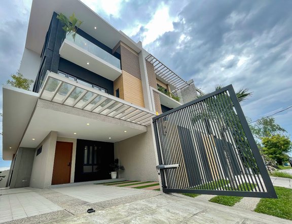 4-Bedroom Duplex House For Sale in AFPOVAI Fort Bonifacio Taguig