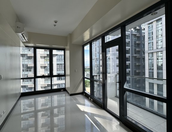 For sale 2 Bedroom Rent to Own Condo in Florence McKinley Hill near Venice Mall