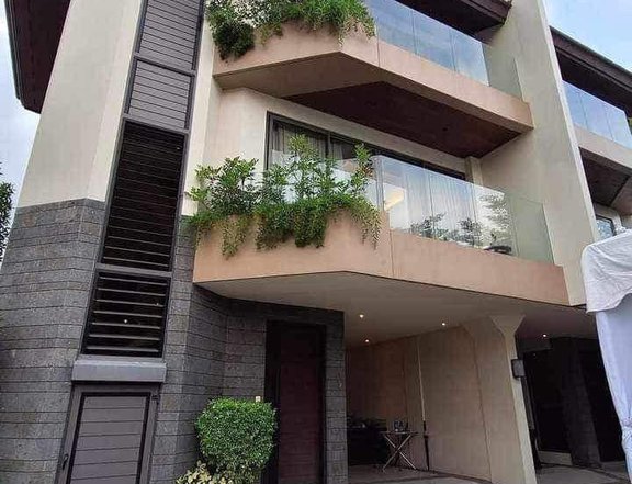 3 Storey Residential townhouse for Sale in Alabang Muntinlupa