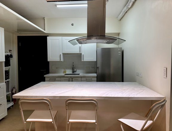 Chic Studio - Completely Furnished with American Appliances