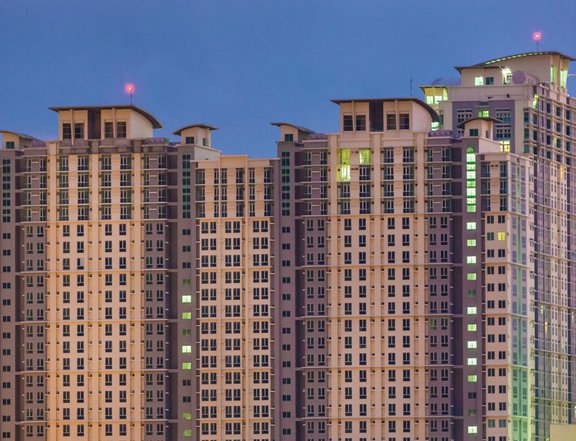 Condominium in Makati San Lorenzo Place 2 Bedroom For sale Pet friendly with lots of freebies