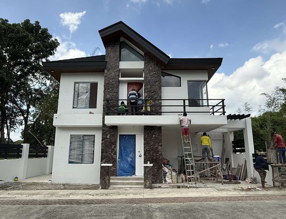 4-bedroom Single Detached House For Sale Pramana Res. Park in Santa Rosa Laguna