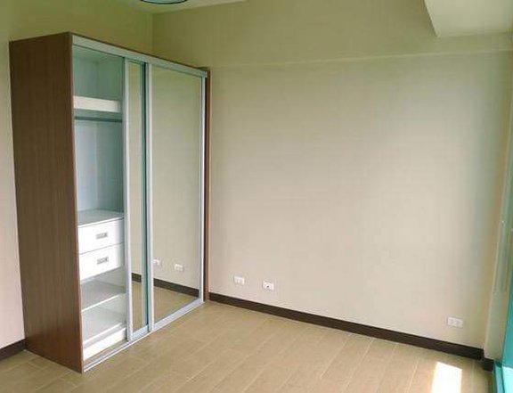 98.00 sqm 2-bedroom Condo For Rent in 8 forbes Town Road Taguig Metro Manila