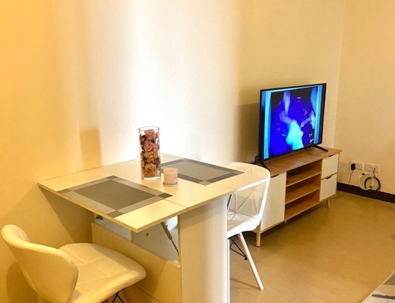 Torre de Manila 1 Bedroom w/ Balcony 37sqm Fully furnished  Rental: 30,000/month