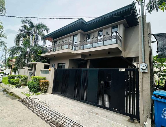 Pre-Owned 5-bedroom Single Detached House For Sale in Paranaque