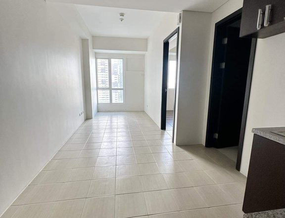 READY TO MOVE-IN Condo near MRT-Boni Station PET FRIENDLY 25k Monthly!