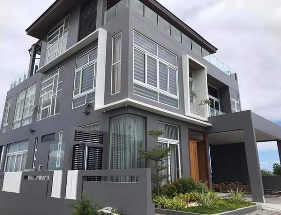 6-bedroom Single Detached House For Rent in Mactan Lapu-Lapu Cebu