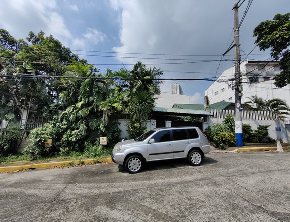 Pre-owned 3BR Lot with OLD house in Kapitolyo Pasig