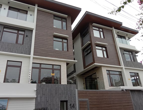5-bedroom Single Detached House For Sale in New Manila
