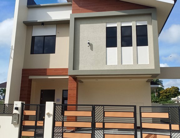 4-bedroom Single Attached House For Sale in Dasmarinas Cavite