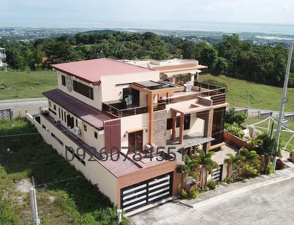 Luxury House and lot for sale in Antipolo City overlooking Metro Mla