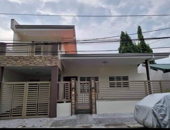 5-bedroom House For Sale in Las Pinas Metro Manila