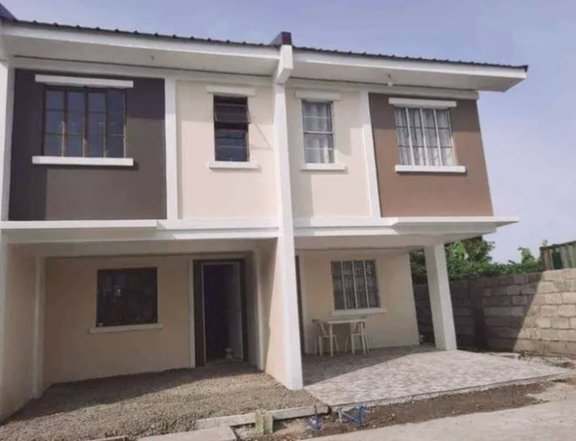 THE ISTANA in Tanza Cavite  PRE SELLING FOR AS LOW AS 4,900 MONTHLY