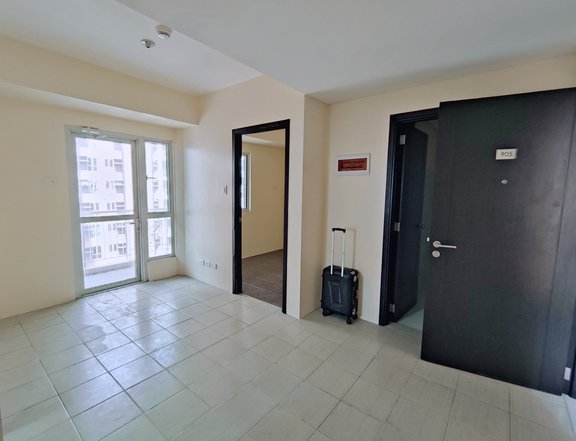 2 Bedroom Unit For Sale in Pasig near BGC Ayala NAIA The Rochester Garden Rent to Own Pet Friendly