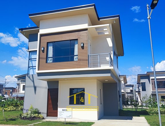MODERN AND ELEGANT 4 BEDROOM HOUSE FOR SALE IN ALAMINOS LAGUNA