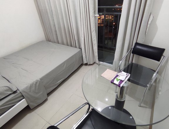1BR condo for Rent in South Residences Las Pinas City
