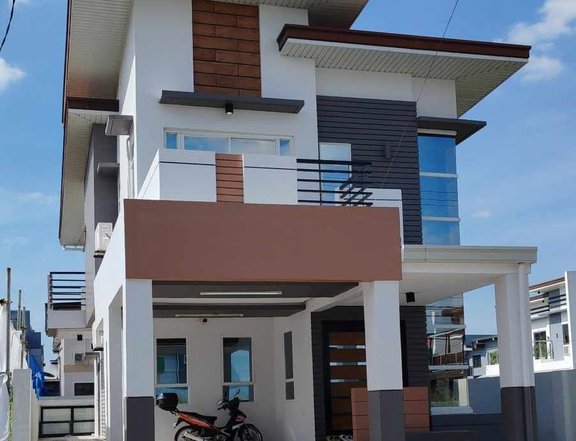 4-bedroom Single Detached House For Sale in Angeles Pampanga