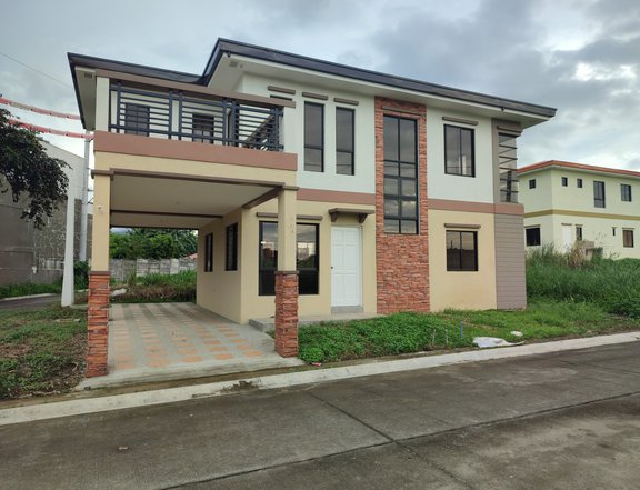 Shanata House | 4 Bedrooms, 4 Toilet and Bath in Calamba Laguna