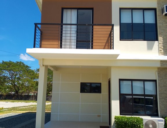 3-bedroom Single Attached House For Sale by Robinson Homes in Capas Tc