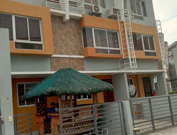For sale 3-storey 3bedrooms in Laspinas! 50k discount! Free Tittle!