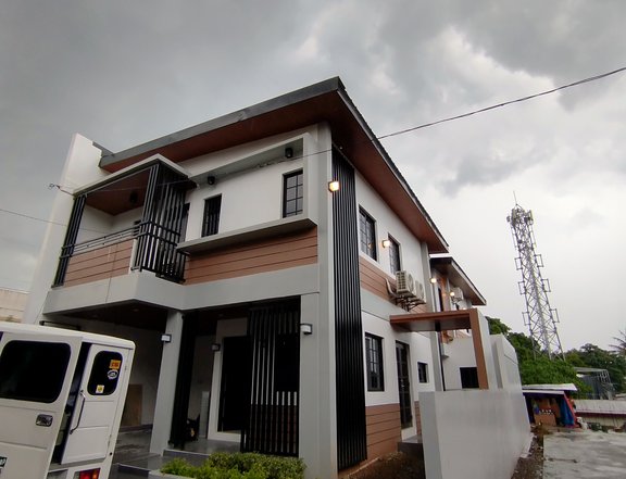 Deparo North Caloocan Single Attached Homes RFO and On going Construction