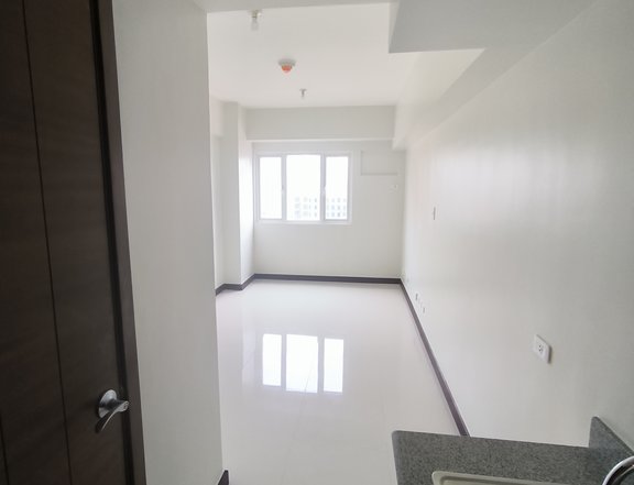 MOVE-IN READY CONDO IN PASAY NEAR DELA SALLE UNIVERSITY