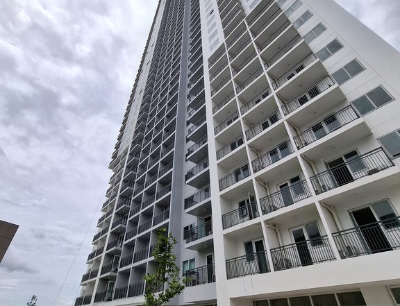 Studio Type Condo unit with Parking For Sale at The Connor Greenhills