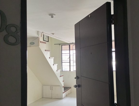 Pre-owned 40.00 sqm 2-bedroom Residential Condo For Sale in Roces Ave Quezon City