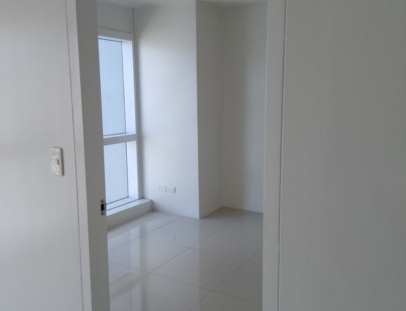 1BR RFO Unit in CBD Makati