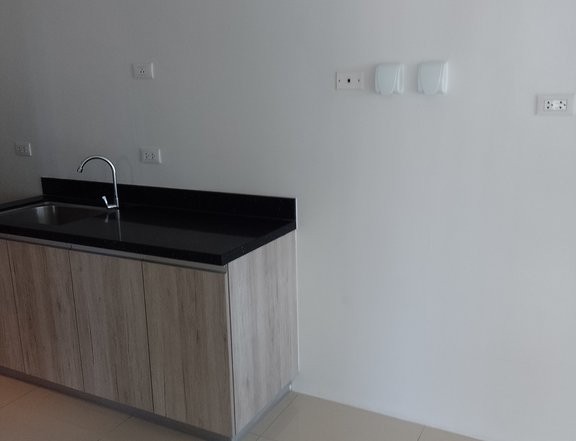 1BR RFO Unit in CBD Makati