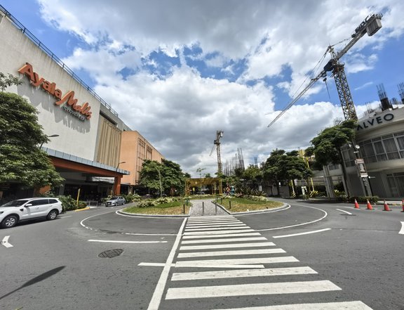 RESIDENTIAL CONDO FOR SALE IN CLOVERLEAF QUEZON CITY